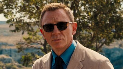 james bond daniel craig sunglasses.